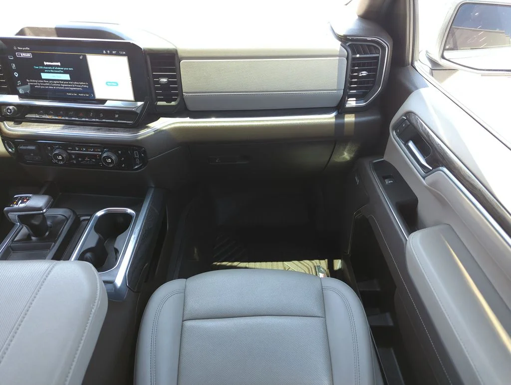 Used 2025 White Chevrolet LTZ image 15