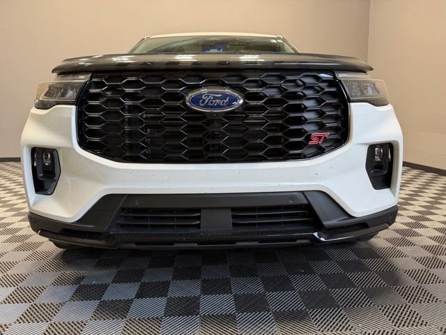 Used 2025 Star White Ford ST image 3