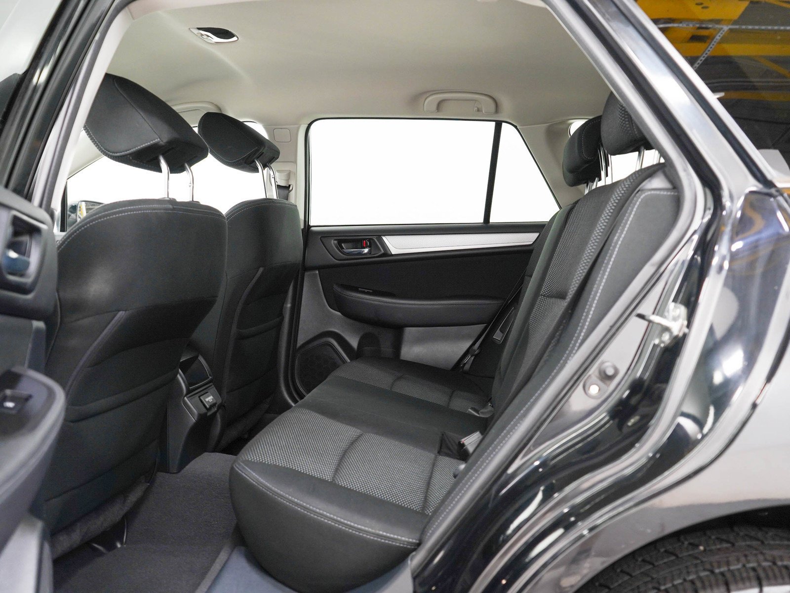 Used 2018 Crystal Black Pearl Subaru 2.5i Premium image 19