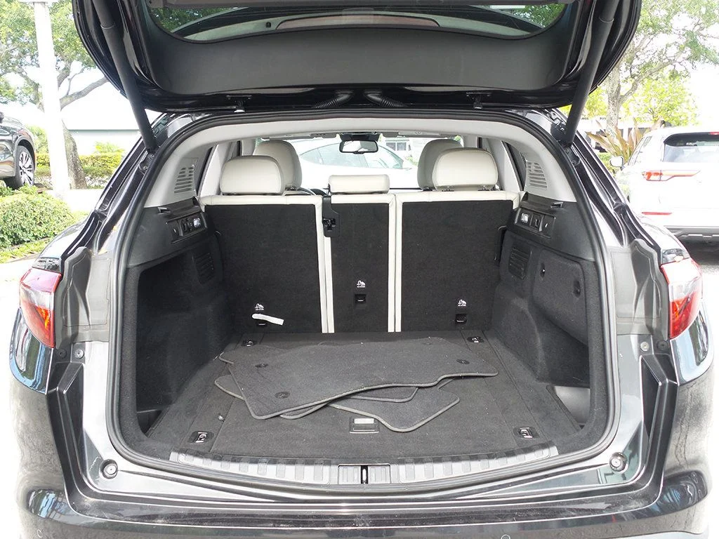 Used 2019 Black Alfa Romeo Base image 16