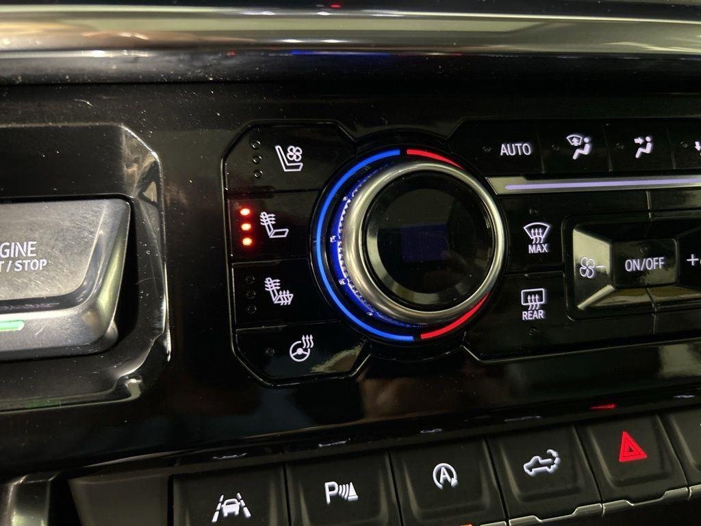 Used 2025 Onyx Black GMC Denali image 29