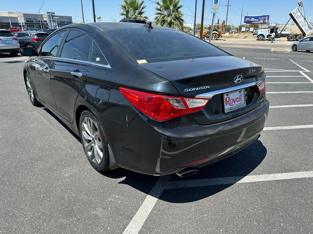 Used 2012 Black Hyundai SE image 22