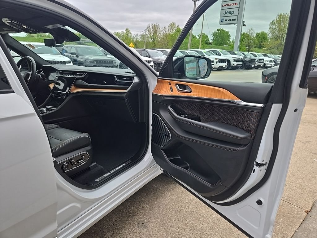 Used 2022 White Jeep Summit Reserve image 86