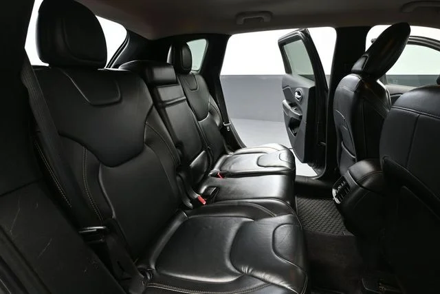 Used 2016 Gray Jeep Latitude image 39