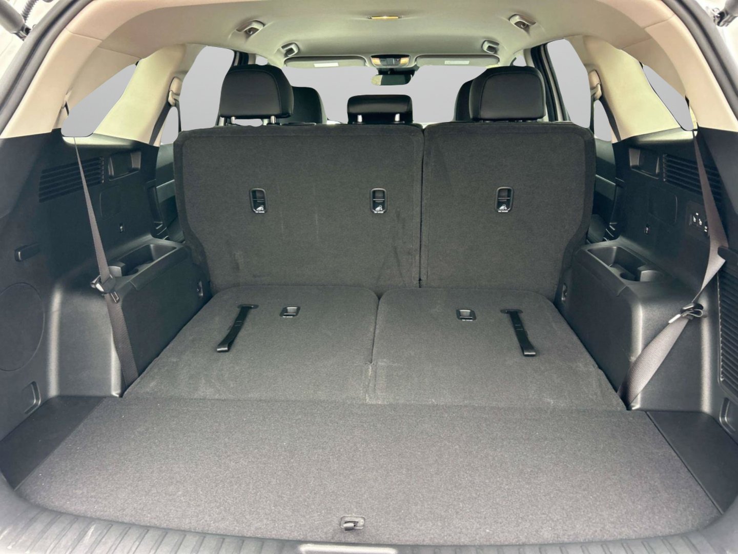 New 2026 Snow White Pearl Kia EX image 8