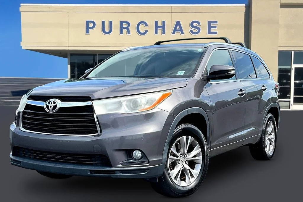 Used 2015 Predawn Gray Mica Toyota XLE V6 image 3