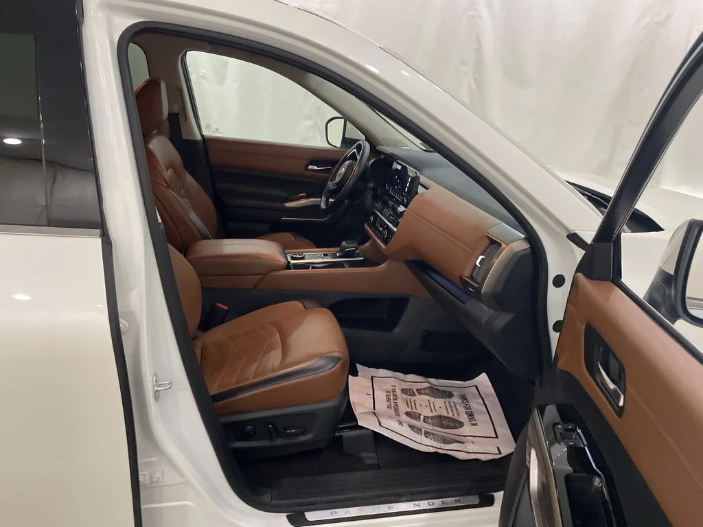 Certified Used 2023 Pearl White Tricoat Nissan Platinum image 26