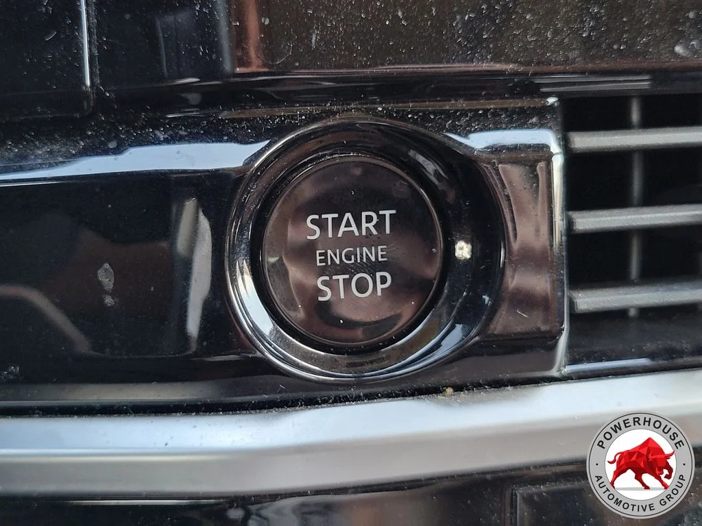 Used 2025 White Nissan Platinum image 39