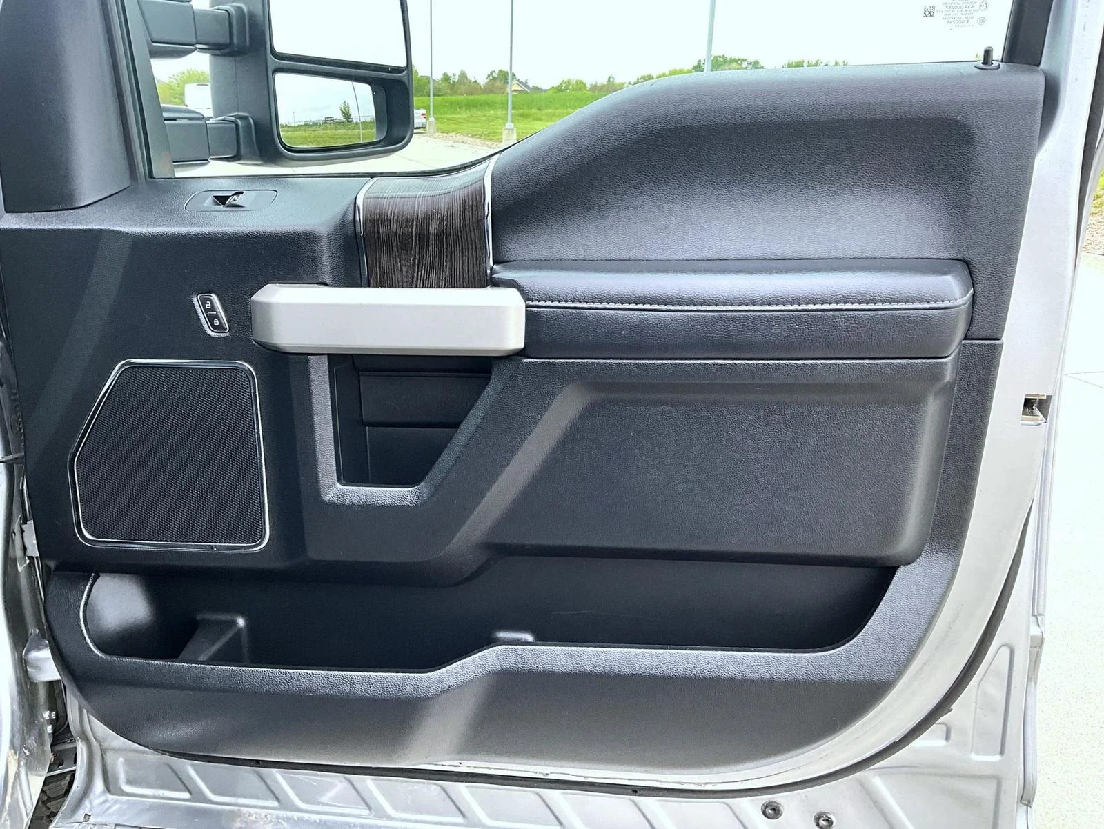 Used 2020 Silver Ford Lariat image 17