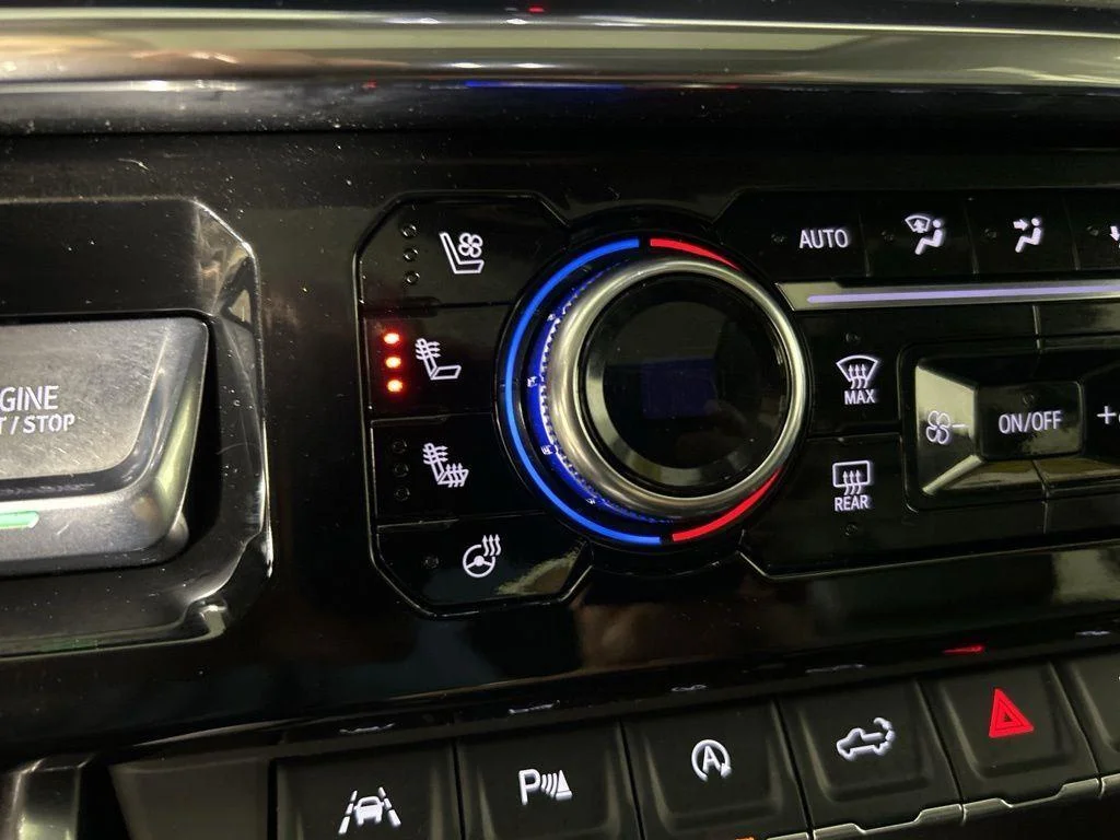 Used 2025 Onyx Black GMC Denali image 29