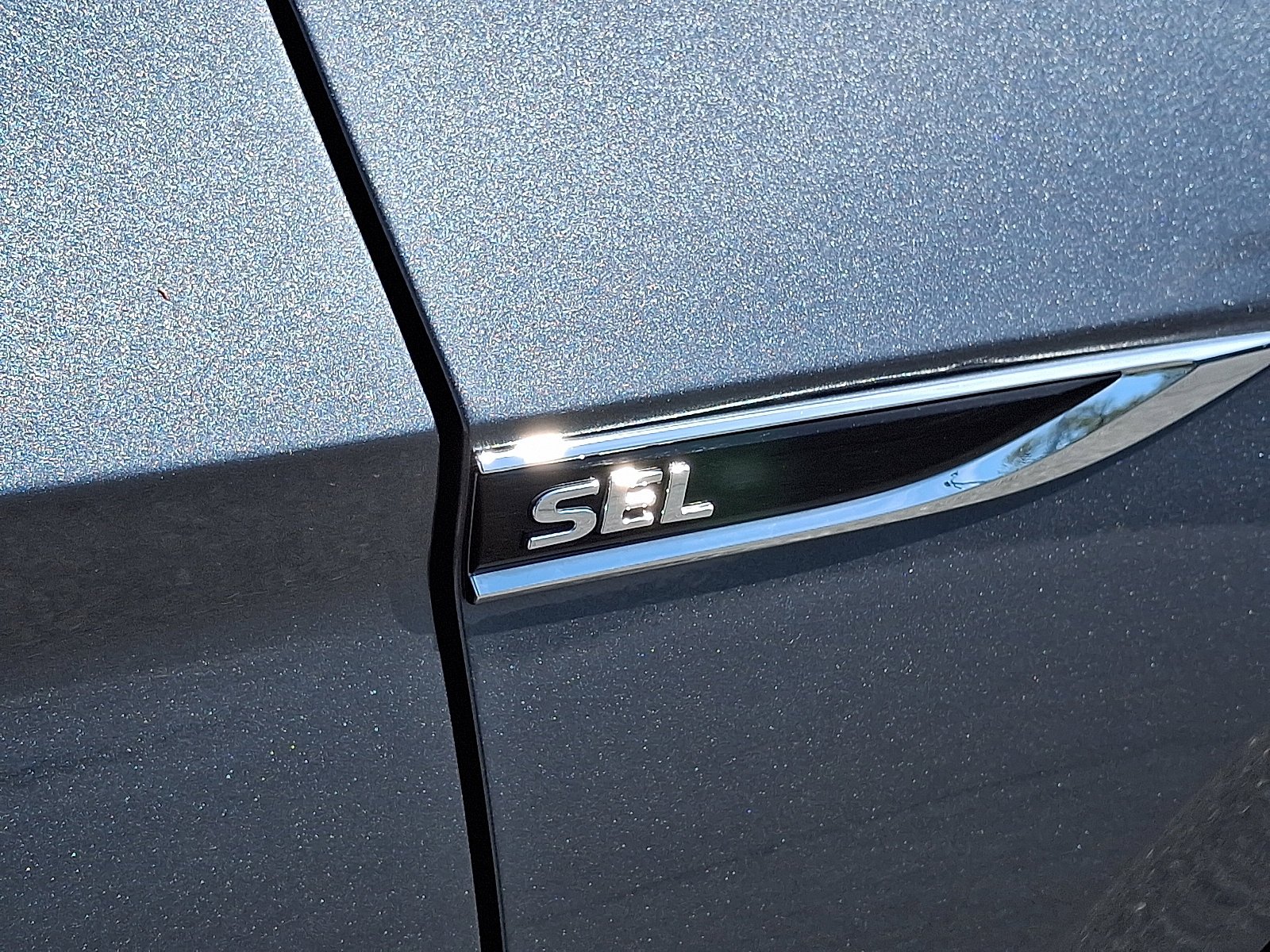 Used 2020 Platinum Gray Metallic Volkswagen SEL image 30