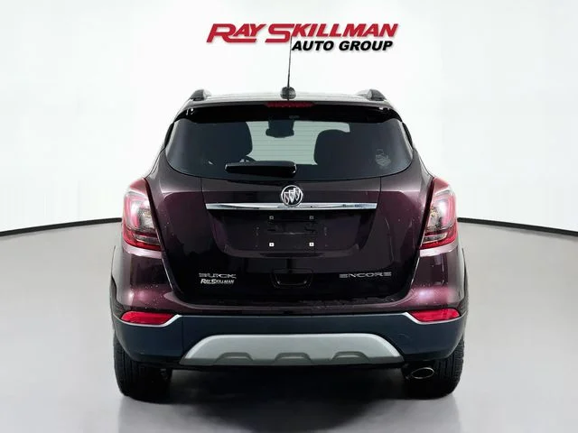 Used 2018 Red Buick Preferred image 6
