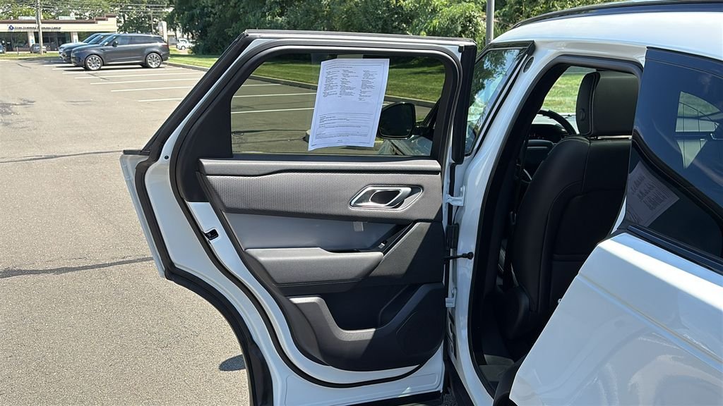 Certified Used 2023 White Land Rover R-Dynamic S image 21