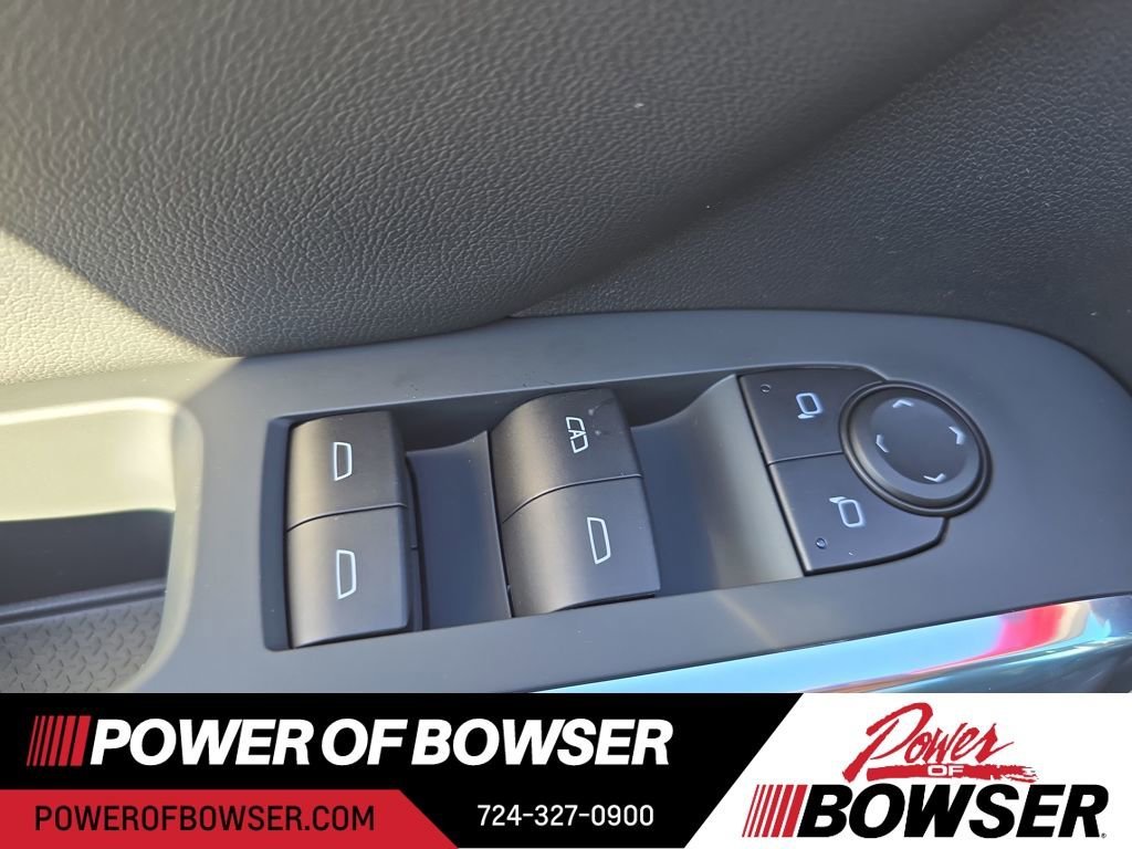 2026 Chevrolet Traverse 2LT photo 2