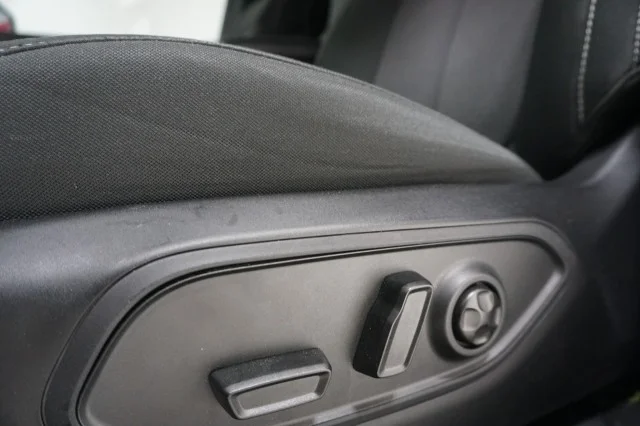 Used 2025 VELVET RED PRLC Jeep Laredo image 17