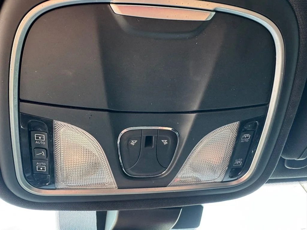 Used 2016 Red Chrysler S image 23