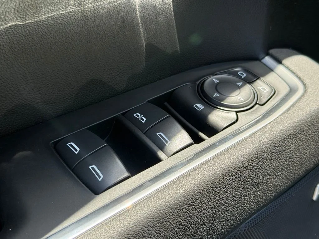 New 2026 Sterling Metallic GMC Elevation image 31