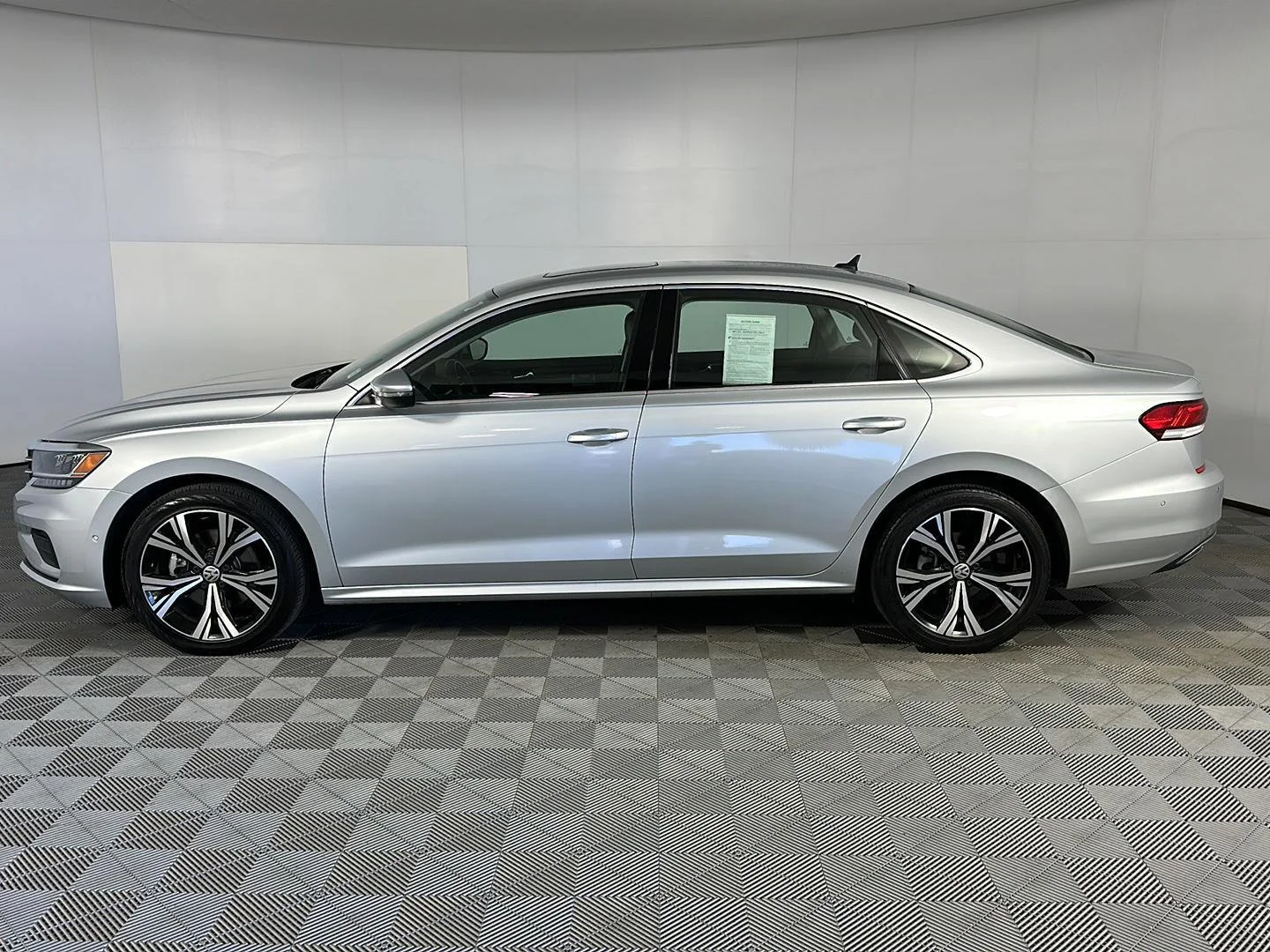 Used 2020 Platinum Gray Metallic Volkswagen 2.0T SEL image 5