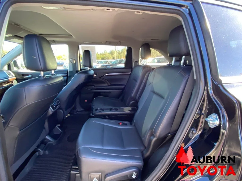 Used 2016 Midnight Black Metallic Toyota Limited image 29