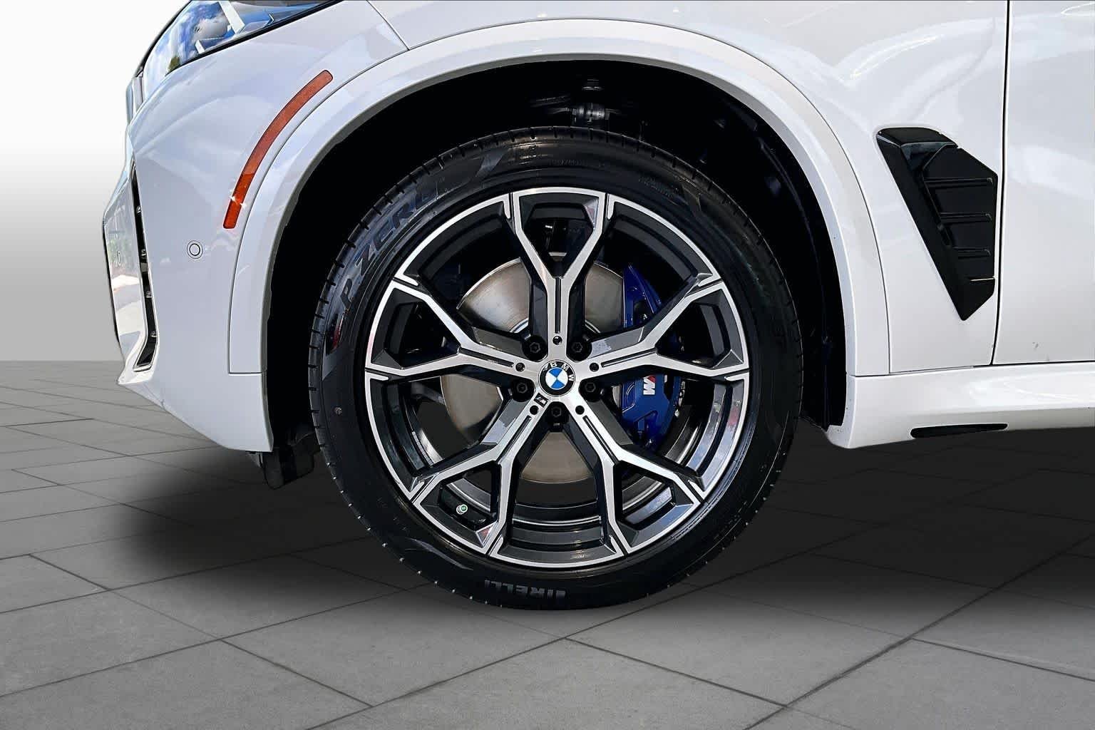 New 2026 Mineral White Metallic BMW sDrive40i image 11
