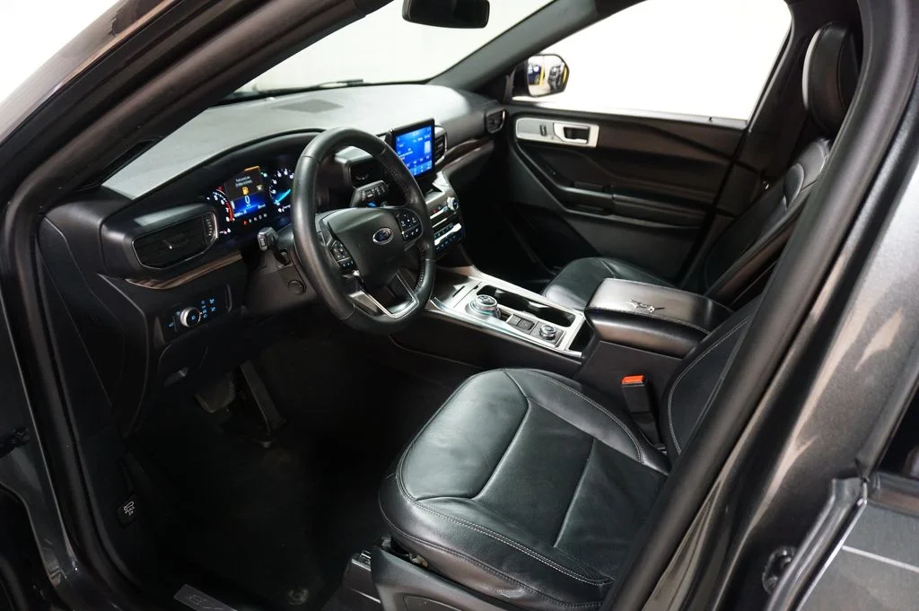 Used 2020 Magnetic Ford Limited image 27