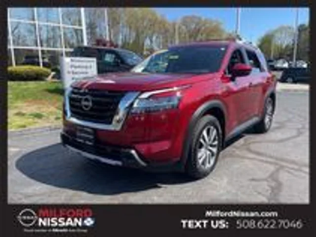 2023 Nissan Pathfinder SL