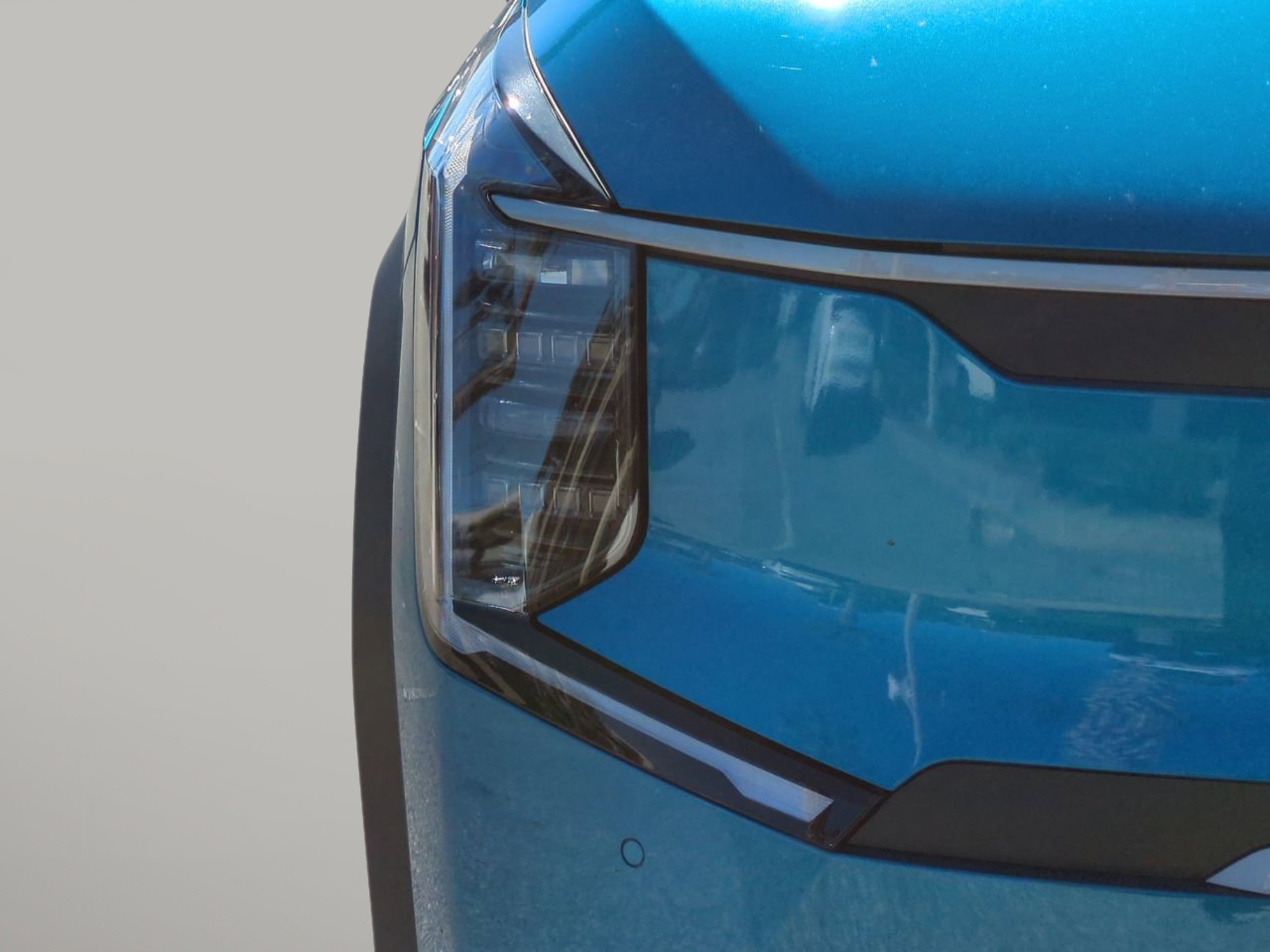 New 2026 Ocean Blue Kia Wind AWD image 12
