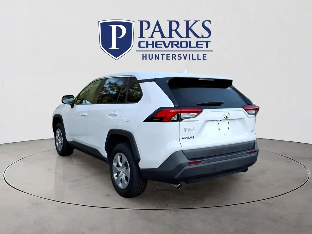 Used 2022 White Toyota LE image 28