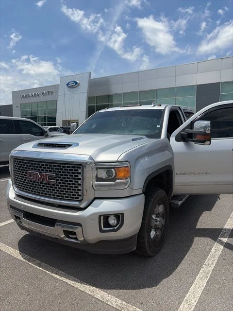 Used 2017 Silver GMC Denali image 6