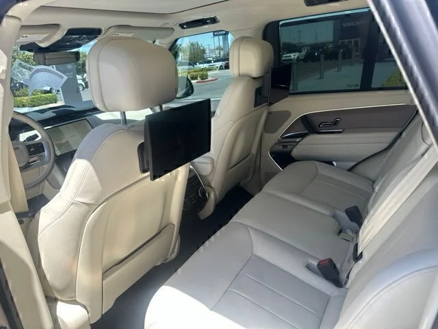 Used 2023 Brown Land Rover SE image 10