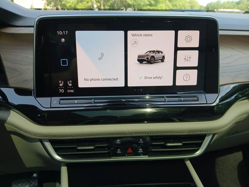 Used 2026 Gray Volkswagen SE w/Technology image 18