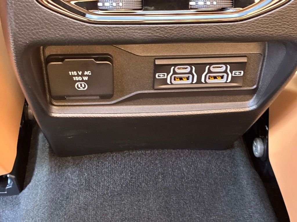 Used 2025 White Jeep Summit Reserve image 16