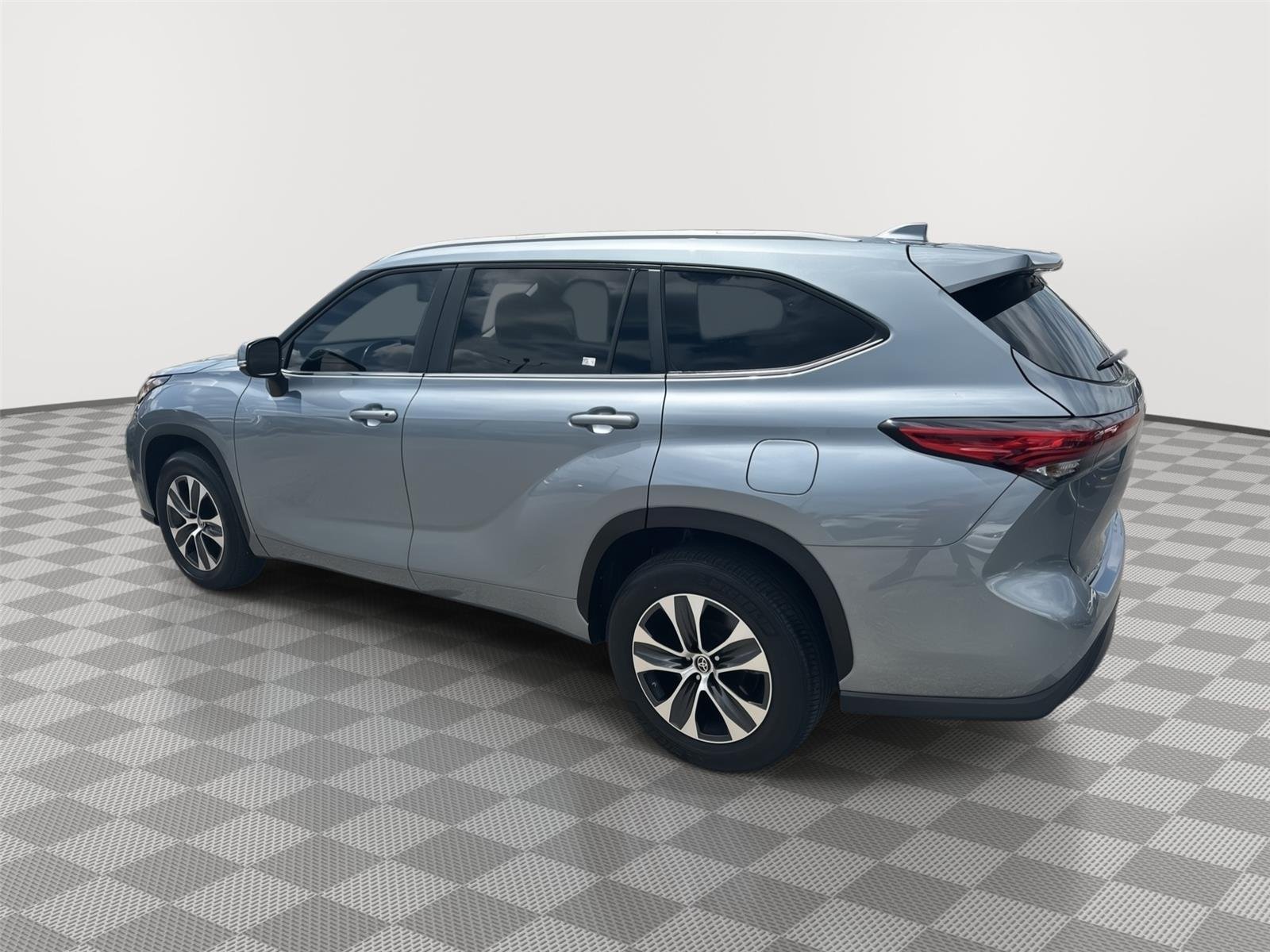 Used 2023 Moon Dust TOYOTA XLE image 6