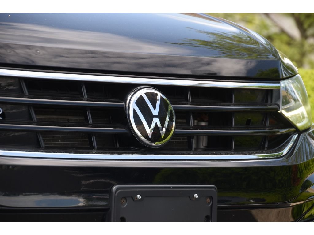 Used 2022 Deep Black Pearl Volkswagen SE R-Line Black image 9