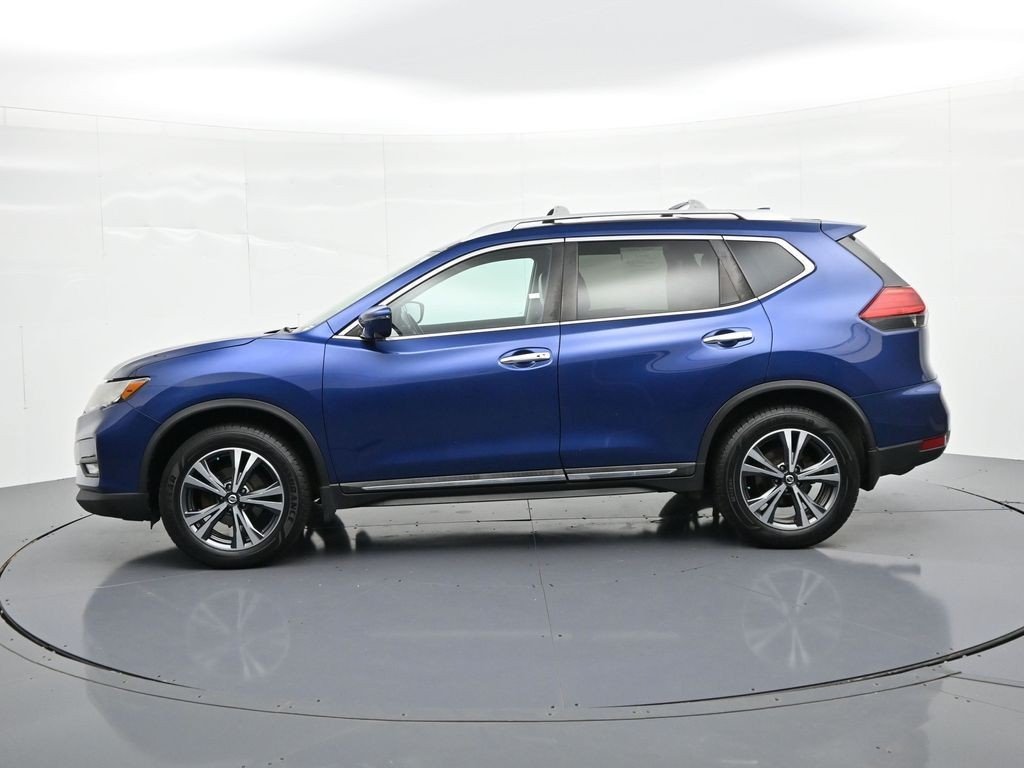 Used 2017 Caspian Blue Nissan SL image 9