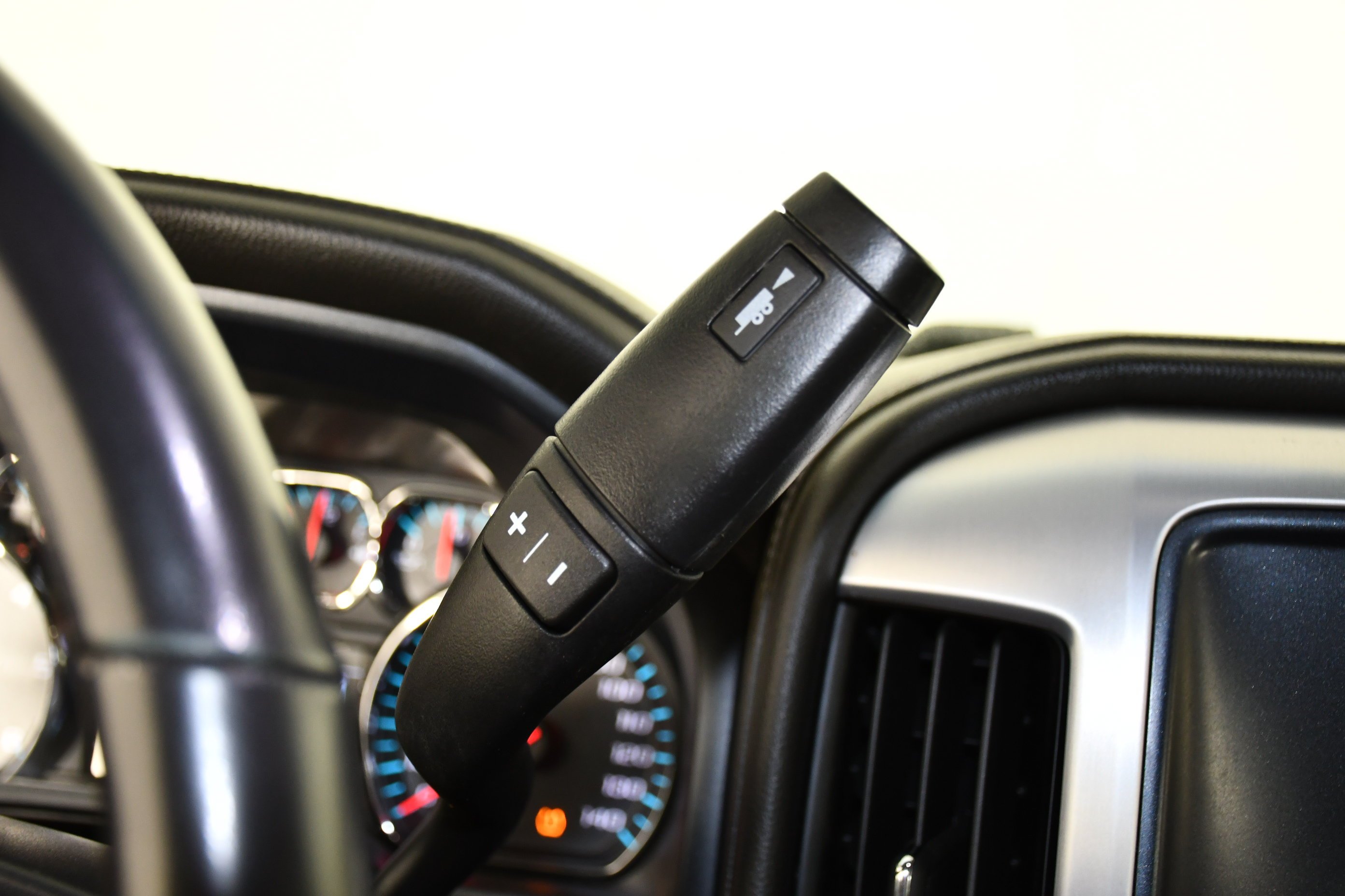 Used 2018 Summit White GMC SLE image 20
