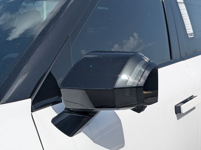 New 2027 Glacial White Pearl Kia X-LINE SX image 12