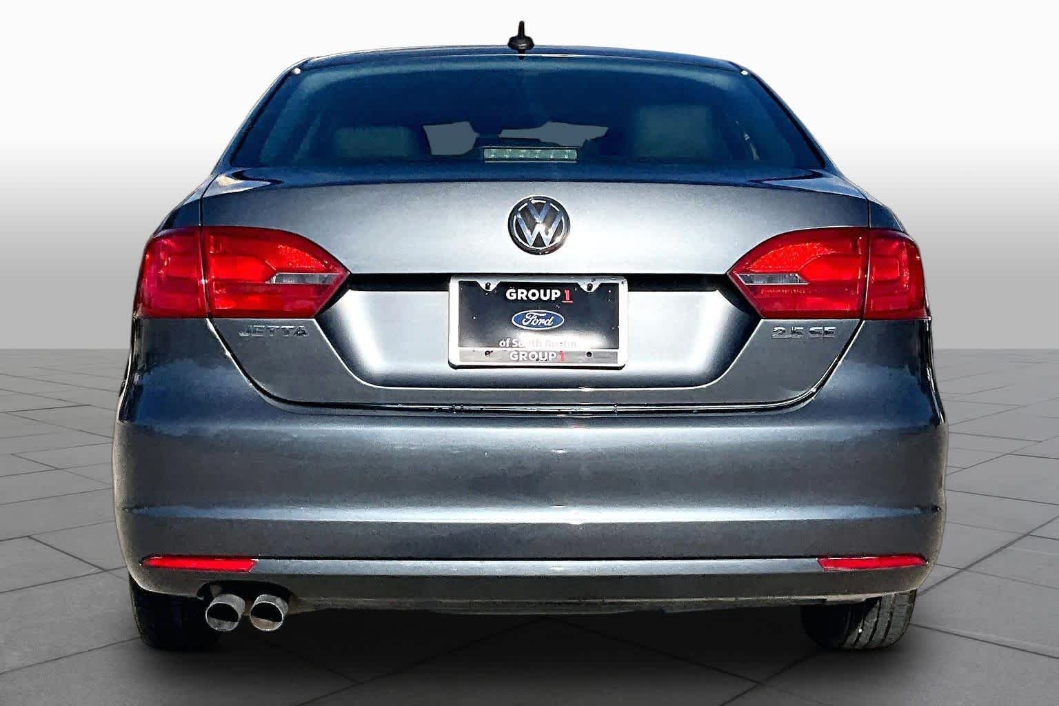 Used 2013 Platinum Gray Metallic Volkswagen SE image 5