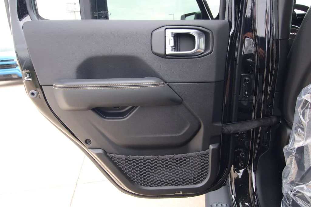 New 2026 Black Clear-Coat Exterior Paint Jeep Sahara image 42