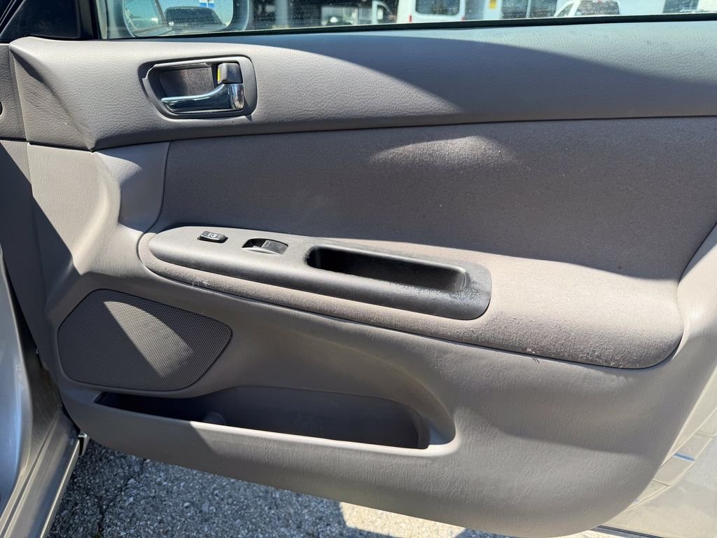 Used 2006  Toyota  image 7