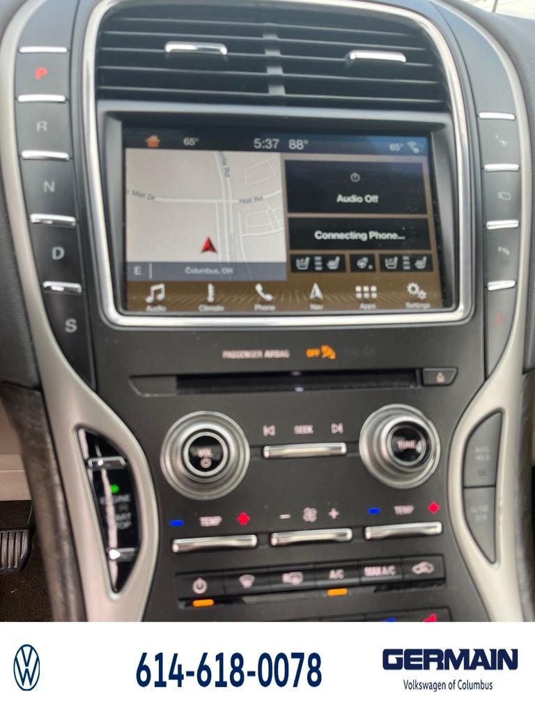 Used 2018 White Lincoln Reserve image 25