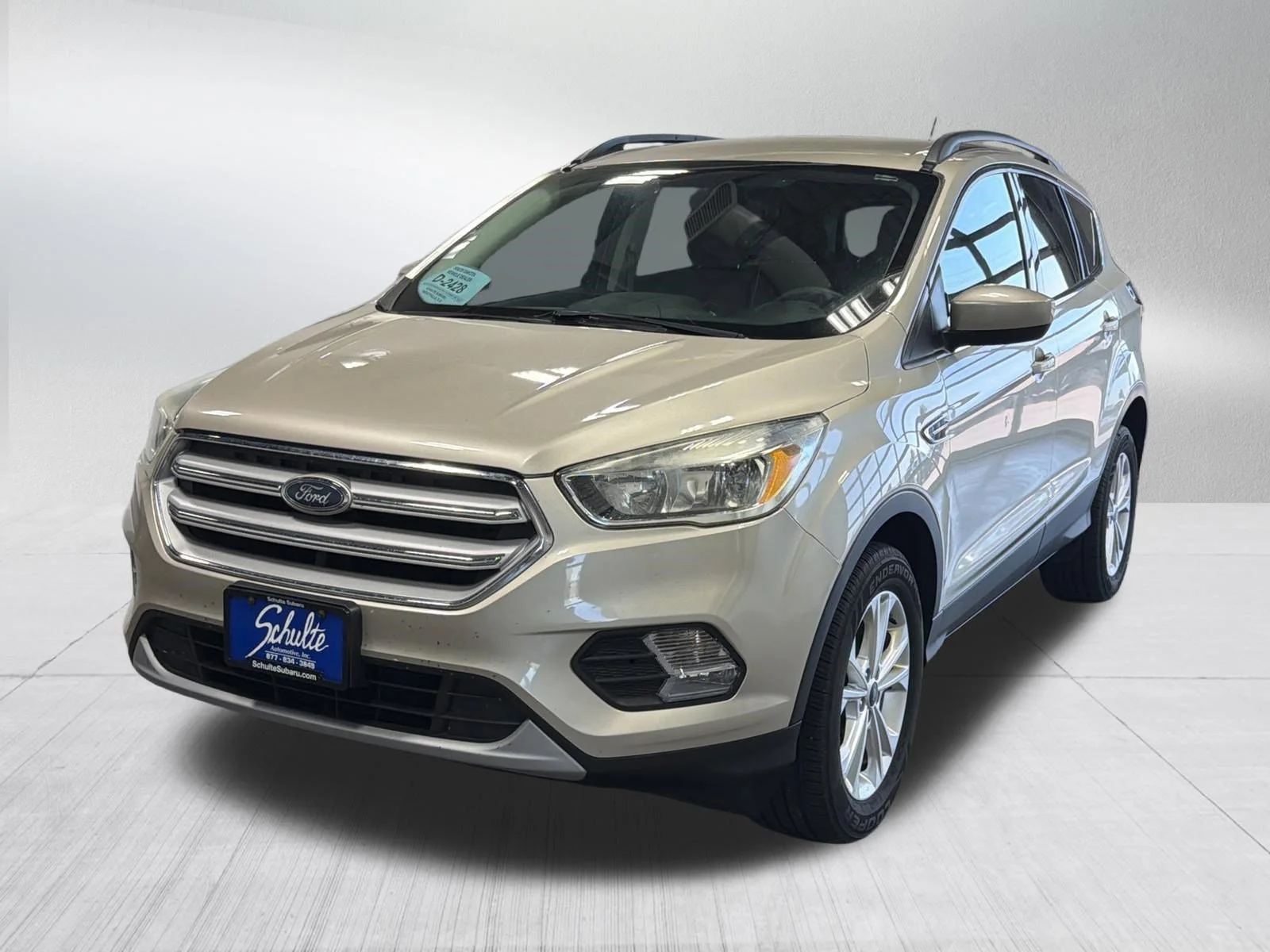 Used 2018 White Gold Metallic Ford SE image 3