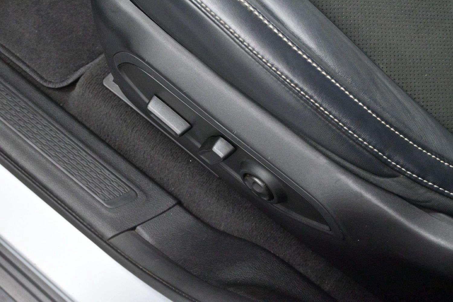 Used 2021 Silver Jeep Altitude image 13