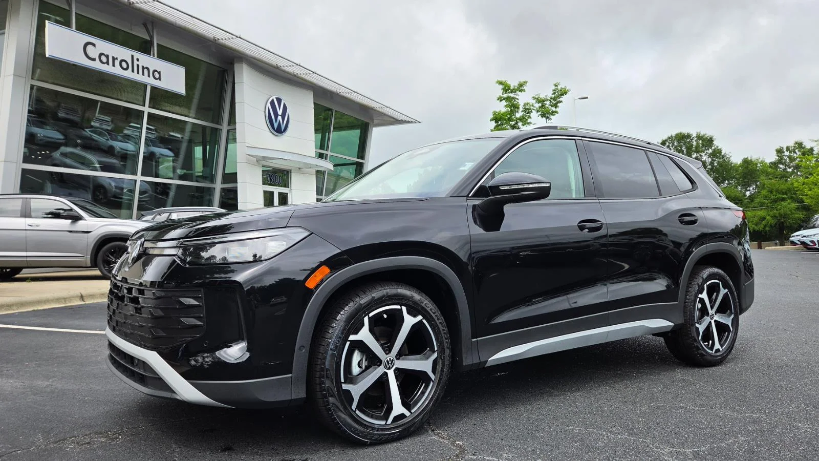 2026 Volkswagen Tiguan 2.0T SE's photo