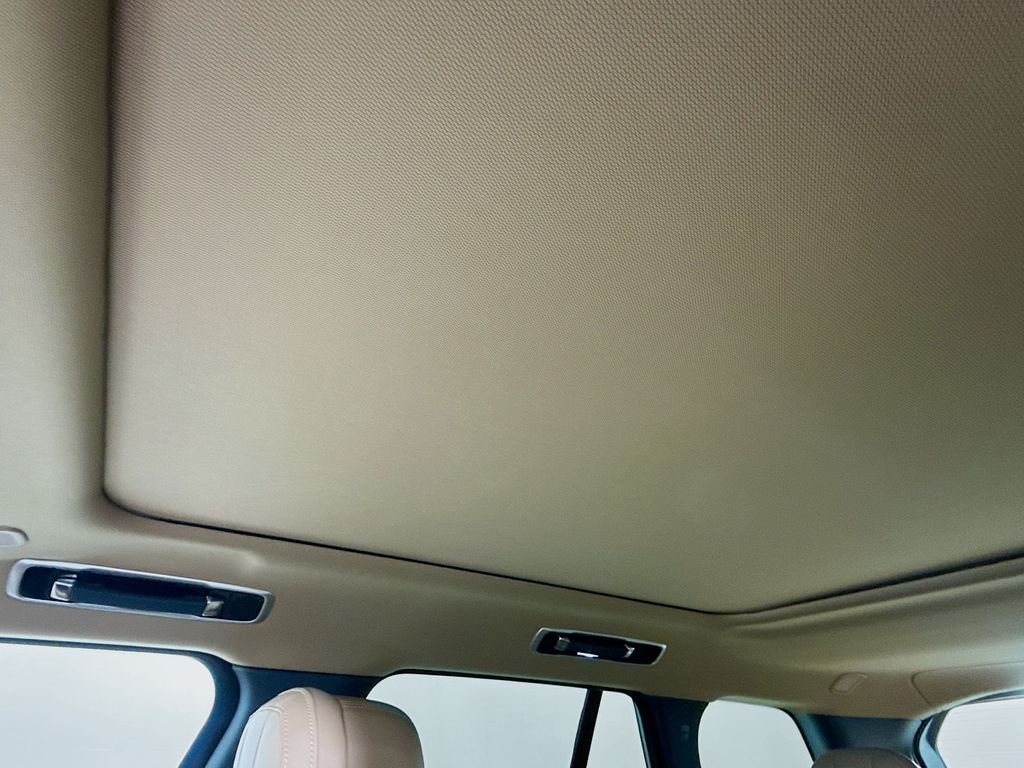 New 2026 Santorini Black Land Rover SE image 22