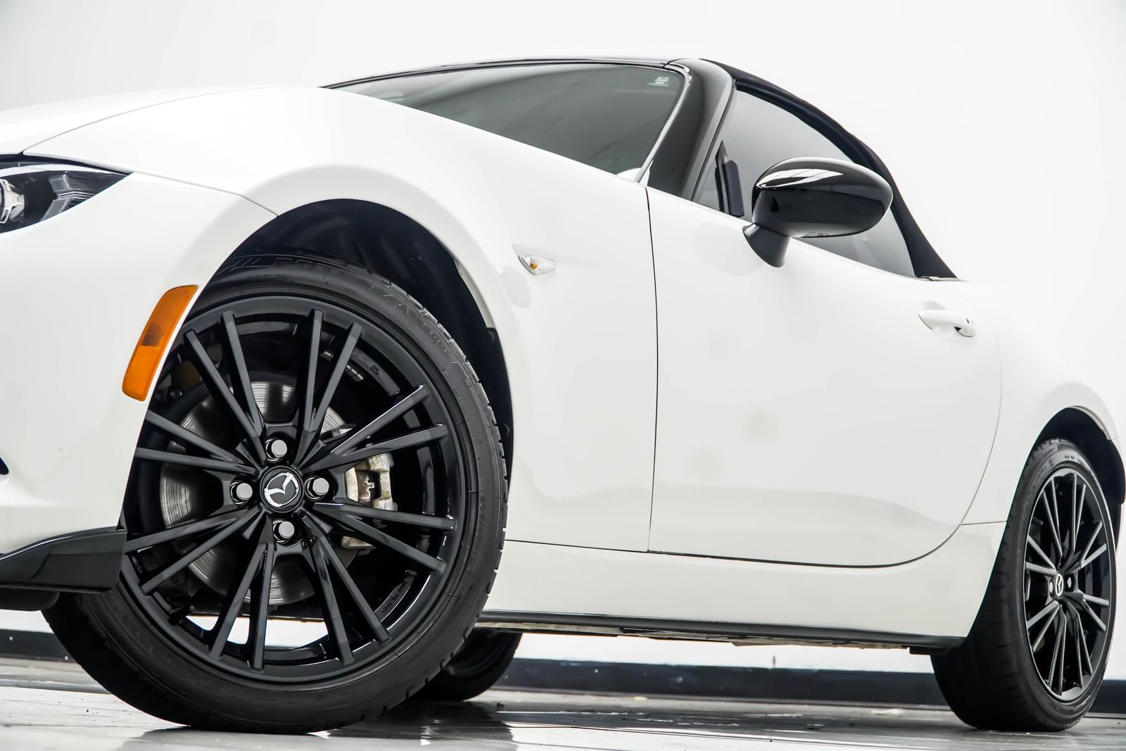 Used 2025 White Mazda Club image 4