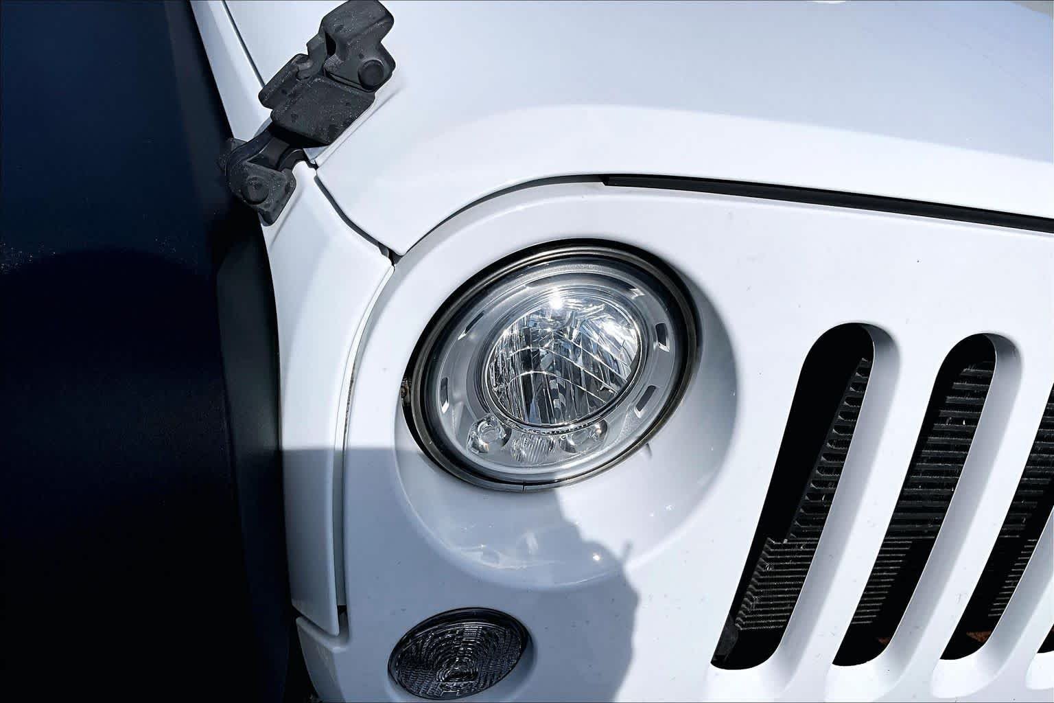 Used 2017 Bright White Clearcoat Jeep Sport image 28