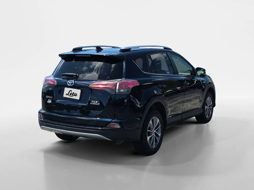 Used 2018 Galactic Aqua Mica Toyota XLE image 4