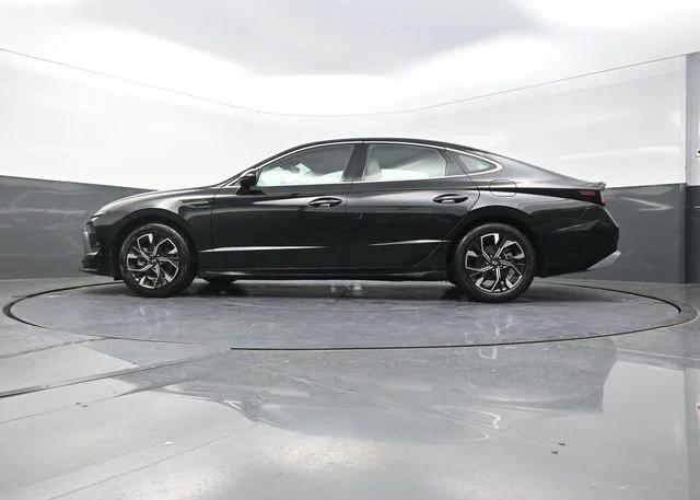 Used 2024 Black Hyundai SEL image 34