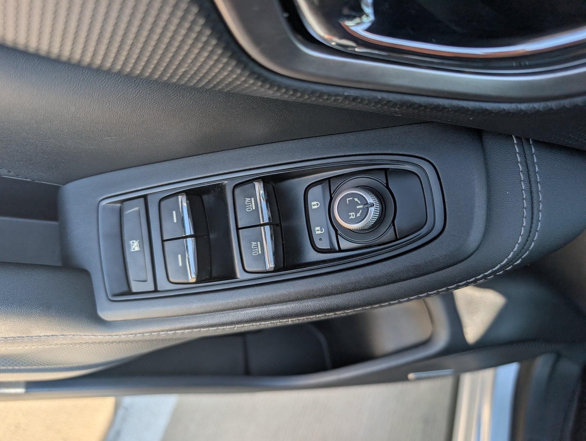 Used 2019 Silver Subaru Limited image 23